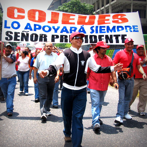 Whiplash – After experimenting with IMF-led austerity, the Venezuelan populace rebelled against externally enforced restructuring. Urban support remains strong for Mr. Chávez, the man who rolled back reform. (Photo by Nicholas Laughlin and published on Flickr under a CC BY-NC-SA 2.0 license)