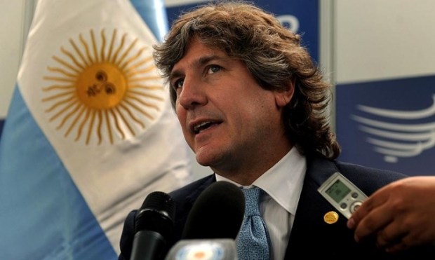 If Boudou can't hide his own tricks, how can he hide the country's? 