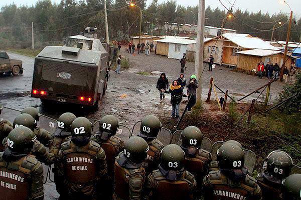 mapuche-chile-riot-cops-raid