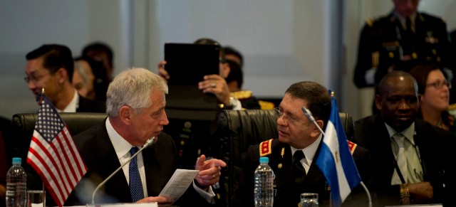 US Defense Secretary Chuck Hagel with El Salvadoran Defense Minister David Munguia in Arequipa 